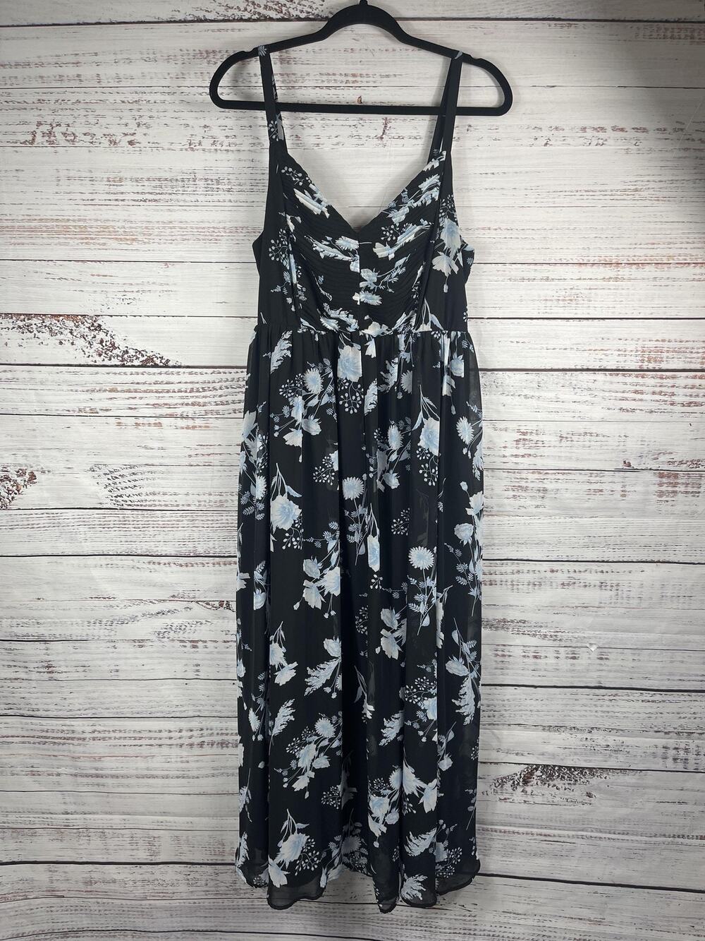 Torrid Maxi Dress SZ 0 US L Black Blue White Floral Adjustable Strap Ruched Bust